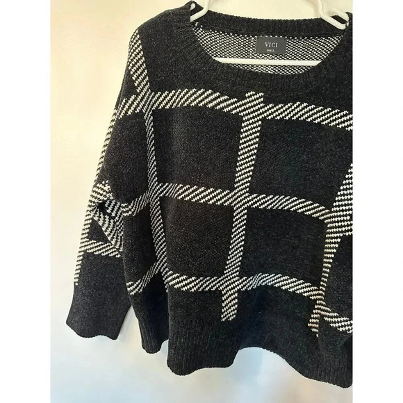 Vici Women's Black Polyester Long Sleeve Crew Neck Pullover Sweater Size Small - Picture 3 of 6